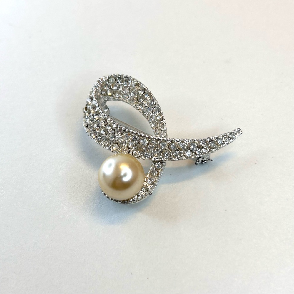 Vintage Brooch Pin Unsigned Large Faux Pearl Rhinestones Swirl